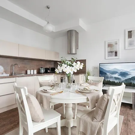 Urban Chic - Great Location - One Bedroom - Kolejowa Warsaw