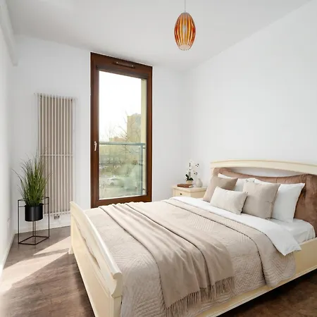 Urban Chic - Great Location - One Bedroom - Kolejowa Apartman *